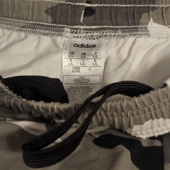 Adidas shorts - Picture 4 of 4